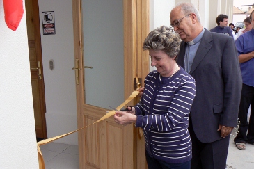 Opening ceremony, June 2009 - Rosella Moncini and the Bishop of Chimbote